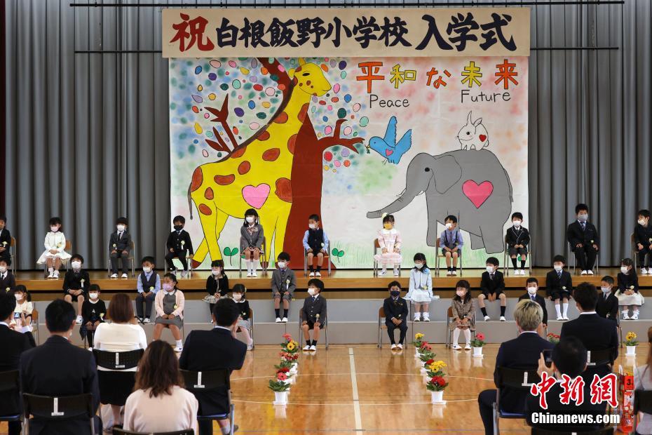日本の一部小学校で登校を再開
