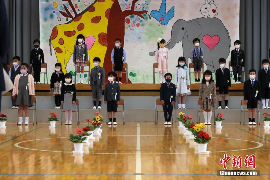 日本の一部小学校で登校を再開