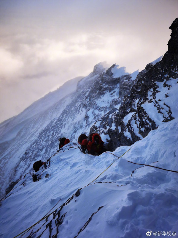 チョモランマ測量登山隊が現地時間11時に登頂成功！