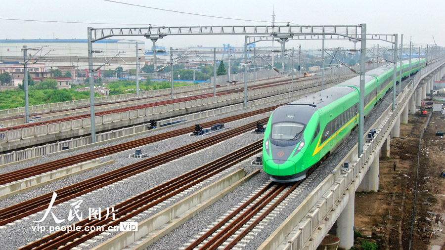 上海市と江蘇省南通市結ぶ路線に復興号車両「緑巨人」走る！