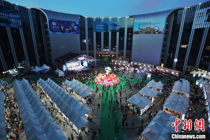 「輸入博を体験、国展を堪能、灯会を楽しむ」上海国展集市が開幕