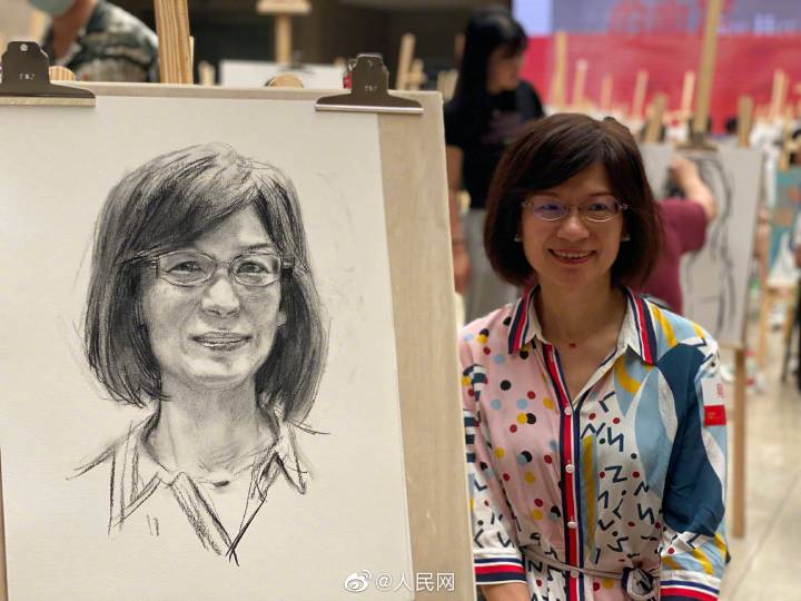 君の笑顔はホントにステキ！浙江美術館で湖北支援医療関係者の肖像画制作イベント