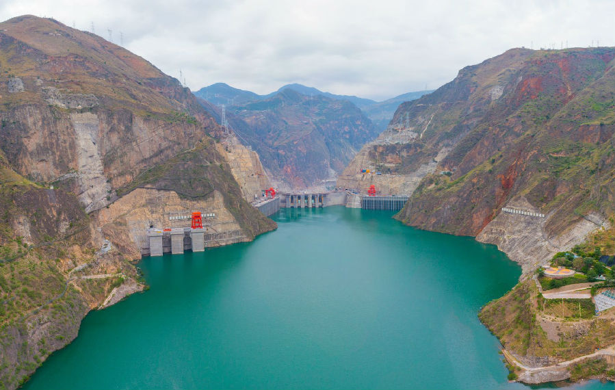 世界で7番目に大きい烏東徳水力発電所、ダム堤体工事が完了
