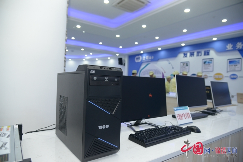 中国産コンピューター「天玥」、四川生産ラインの1台目がラインオフ