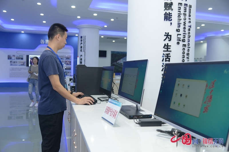 中国産コンピューター「天玥」、四川生産ラインの1台目がラインオフ