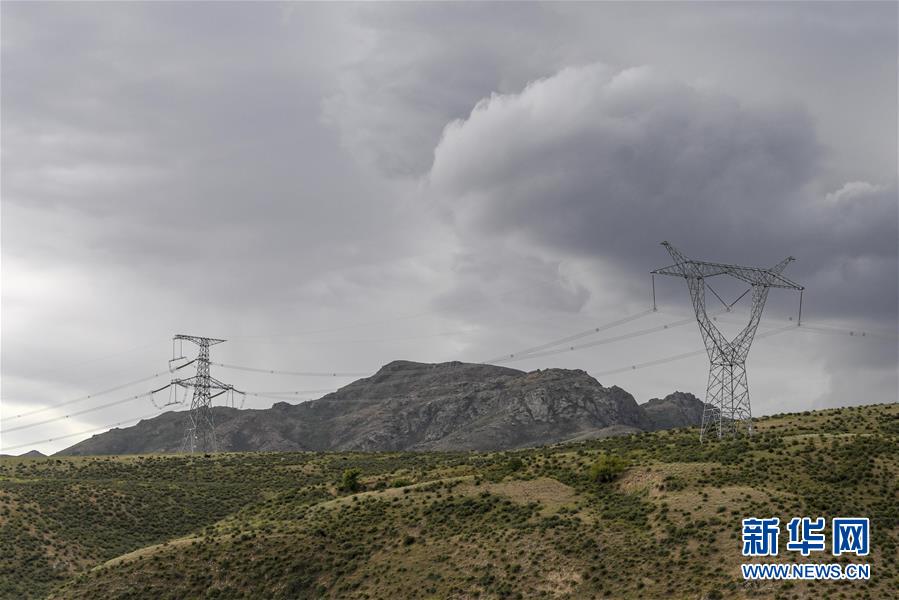 新疆の区外への送電、10年累計で3000億kWhを突破