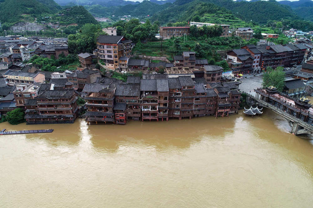 浸水の被害に遭った下司古鎮（撮影・陳沛亮/写真著作権は人民図片が所有のため転載禁止）。