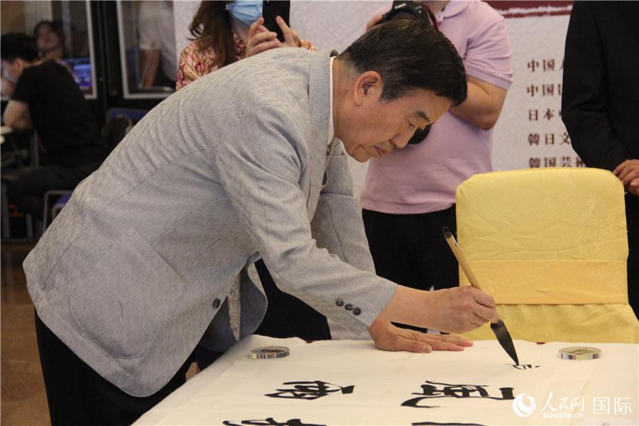中日韓著名書家オンライン書道展 北京で開幕式・揮毫式