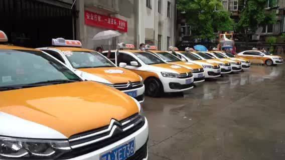武漢の医療専用車が大学受験者送迎車に　湖北省