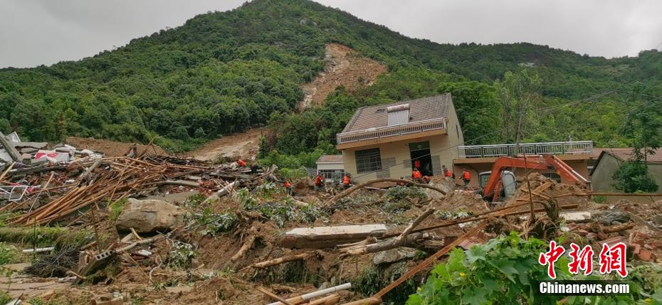 湖北省黄梅の村で土砂崩れ発生 　5人が心肺停止