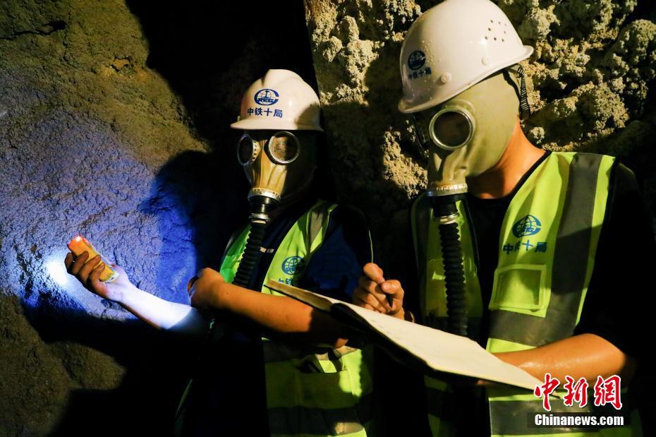世界でも珍しい「有害ガス」トンネルが貫通　雲南省