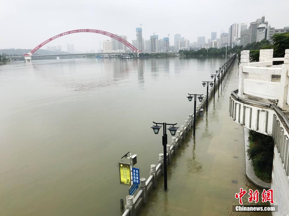 7月9日、浸水した竜王廟展望台（撮影・張芹）。
