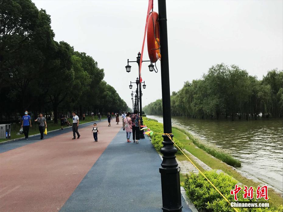 水位上昇続く長江と漢江で依然厳しい状況の水害対策　湖北省武漢