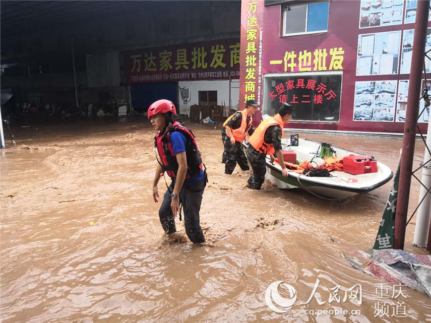 重慶市万州区が豪雨による冠水被害　武装警察が出動し、住民避難へ