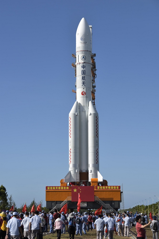 「長征5号遥4」が打上エリアへ　中国初の火星探査任務