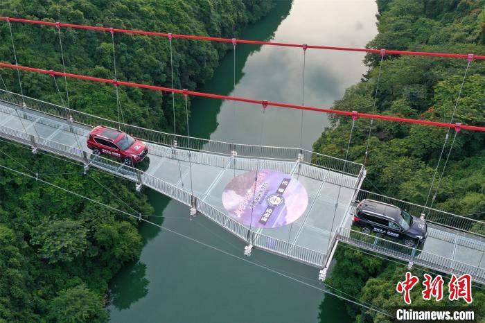520メートル！広東省に世界最長のガラス橋が登場！
