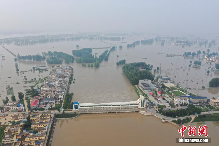 安徽淮河の水門で放流スタート
