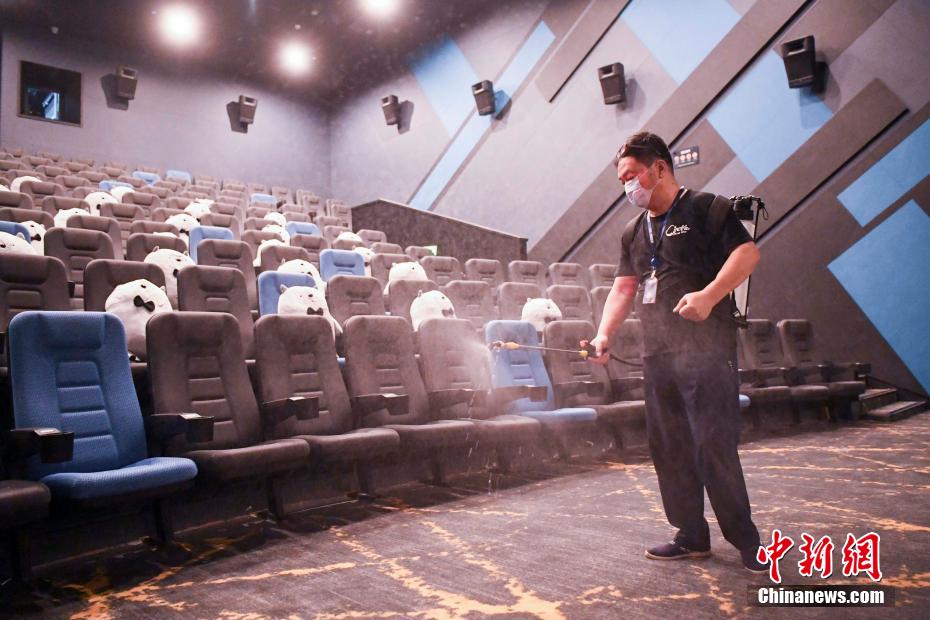 長沙の映画館が営業再開の準備　人形で距離をキープ