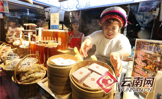 雲南省昆明南強自由市場に「深夜食堂」街がオープン