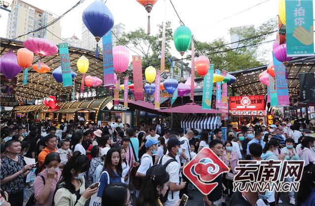 雲南省昆明南強自由市場に「深夜食堂」街がオープン