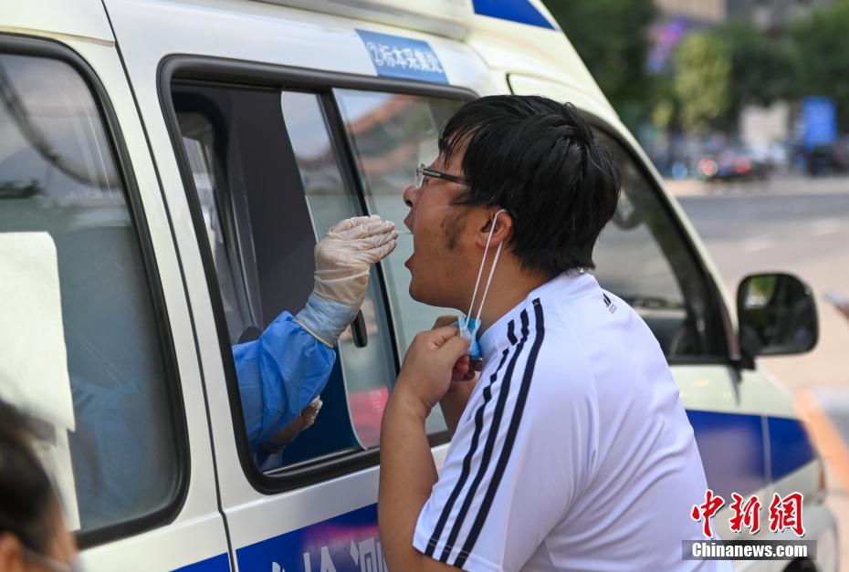 移動式PCR検査車両が瀋陽の街頭に登場　遼寧省
