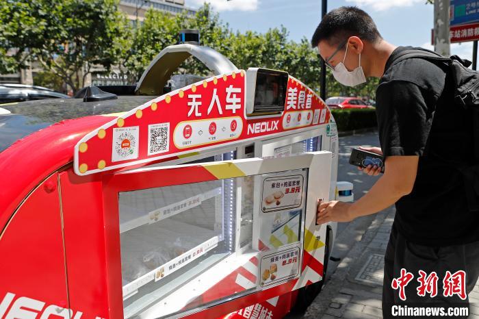 自動運転の「無人フード販売車」が上海の街頭に登場