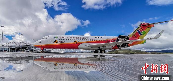 中国産旅客機「ARJ21」、標高世界一の民間空港で特定試験を完了