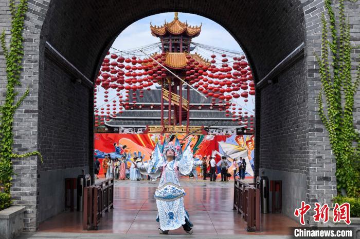 長沙のテーマパークで「国潮」京劇パフォーマンス　伝統文化をPR　湖南省