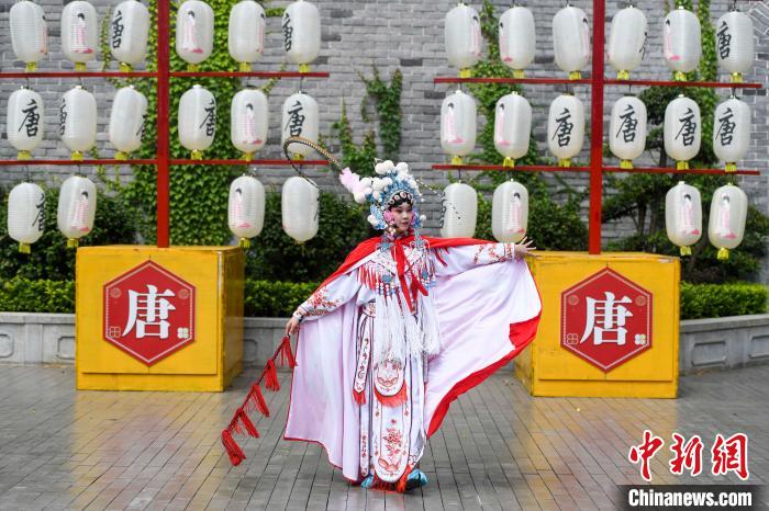 長沙のテーマパークで「国潮」京劇パフォーマンス　伝統文化をPR　湖南省