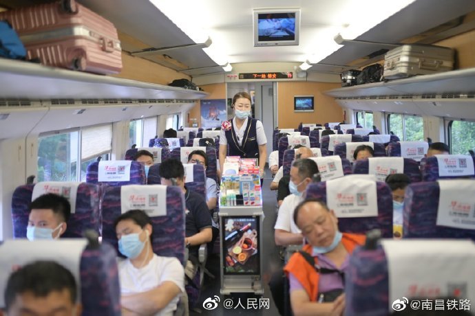 食品ロスにNO!　南昌高速鉄道で染付風ミニカップ容器メニューが登場