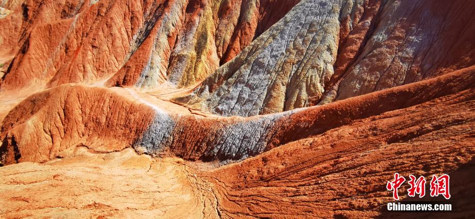 張掖丹霞地形、色彩あふれる自然界のパレット　甘粛省