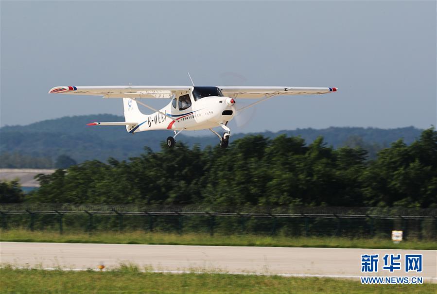中国の国産軽スポーツ航空機「領雁」AG50が初飛行に成功　湖北省