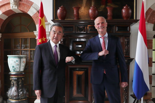 王毅部長「中国とオランダは自由貿易と公正競争の模範たるべき」