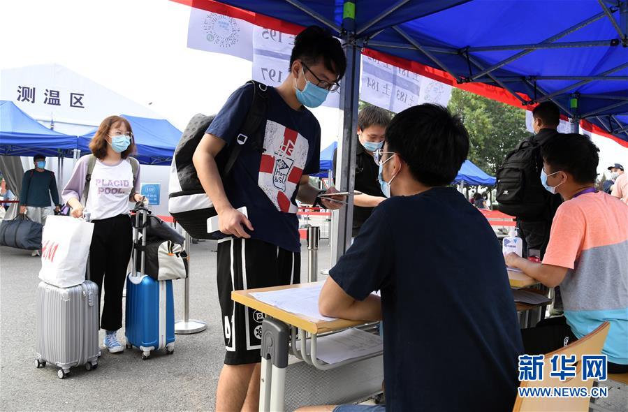 北京の各大学、新学期開始で続々と学生戻る