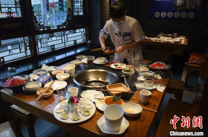 食べ残しゼロ目指し、「ハーフサイズ」を提供する火鍋店多数に　重慶市