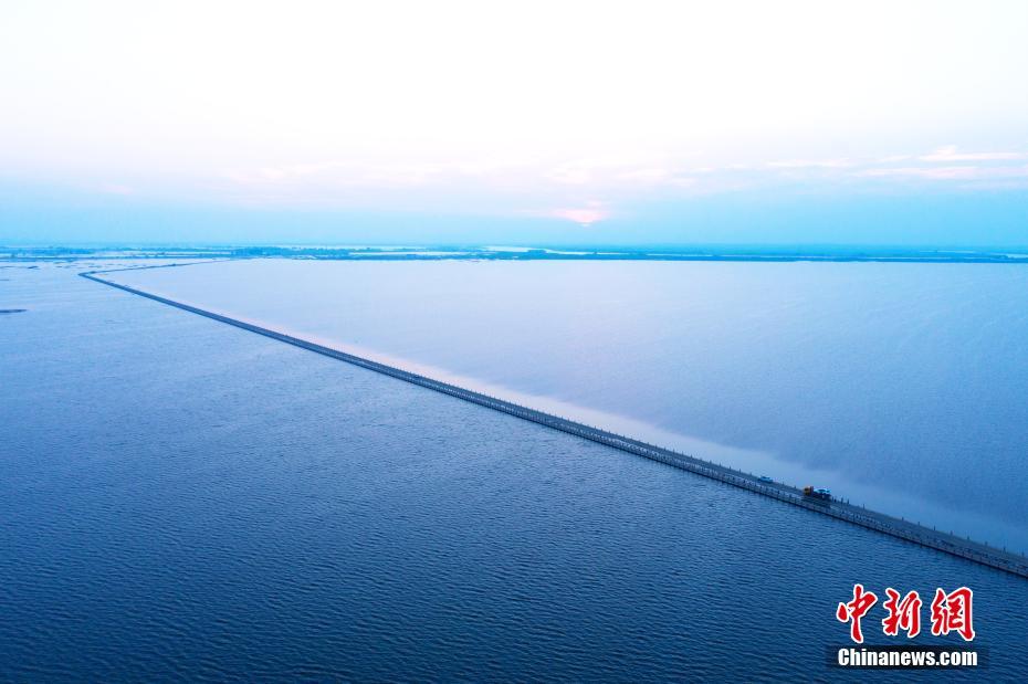 空と湖水が一色に！「最も美しい水上道路」がある江西省永修