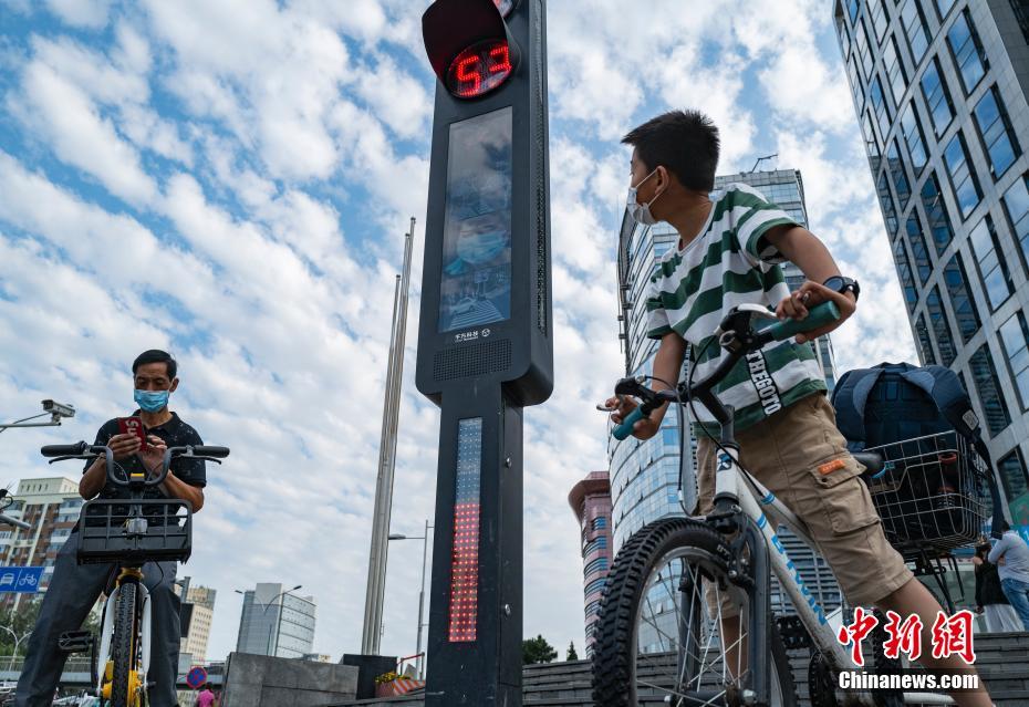 信号無視はスクリーンに大写し、北京にスマート交通システム設置