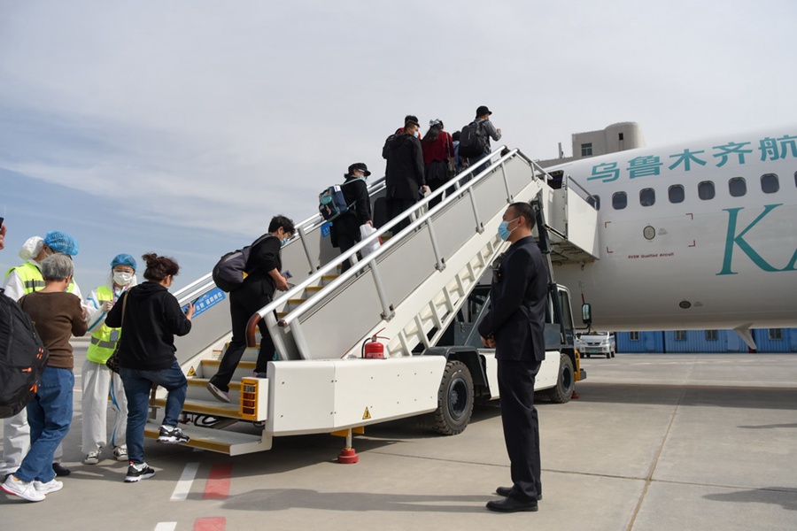ウルムチ航空「カナス号」が初フライト　新疆ウイグル自治区
