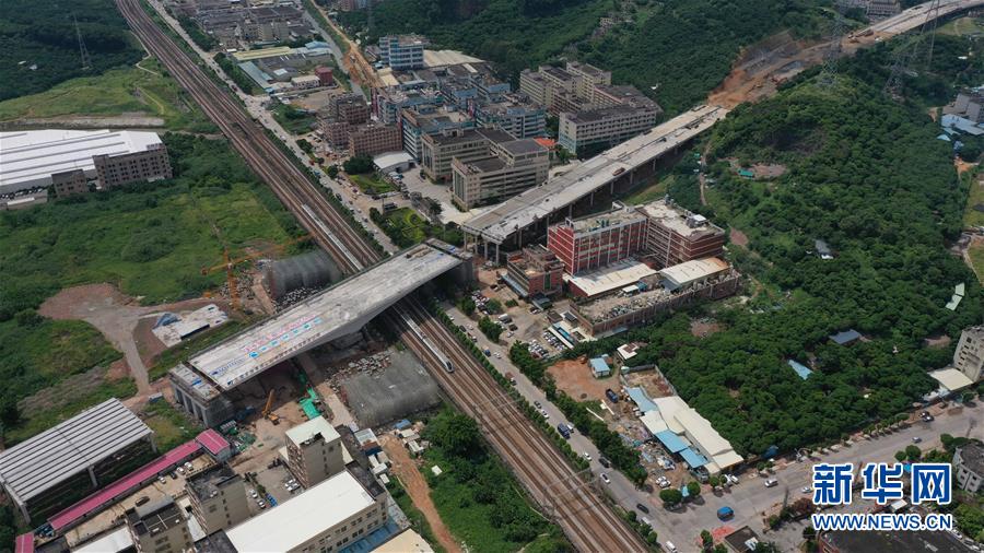 広東省　2万4000トンの旋回橋が回転に成功
