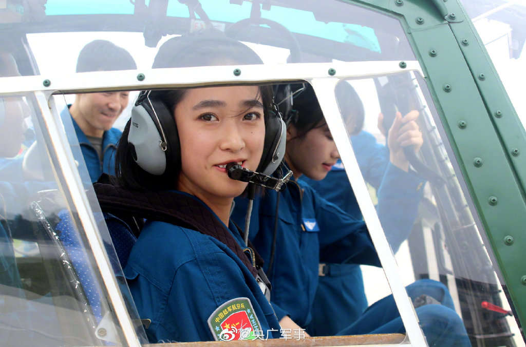 陸軍でヘリ操縦学ぶ女性10人が初の単独飛行訓練