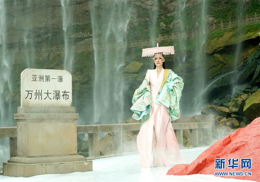 中国重慶国際ファッションウィークが閉幕