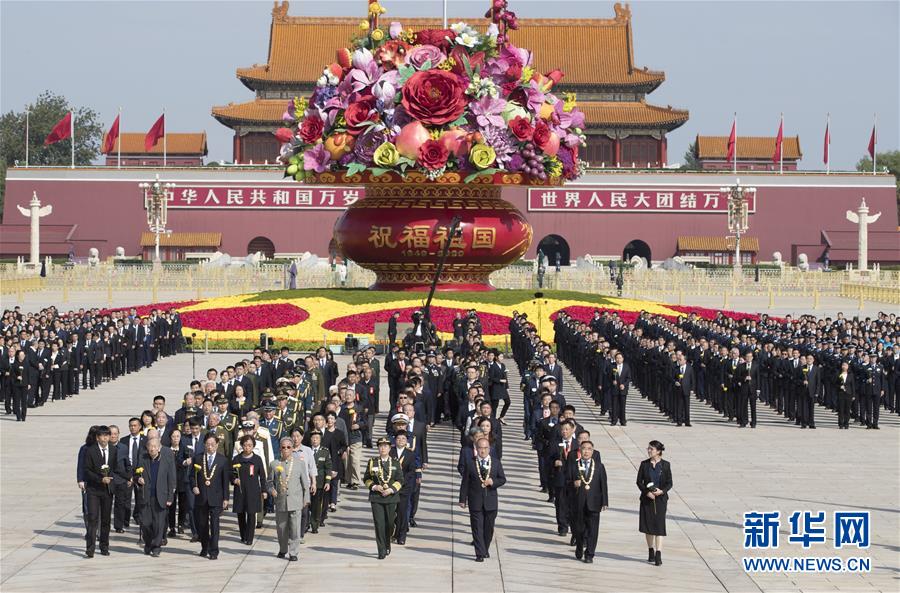 烈士記念日　人民英雄への献花式が北京で開催