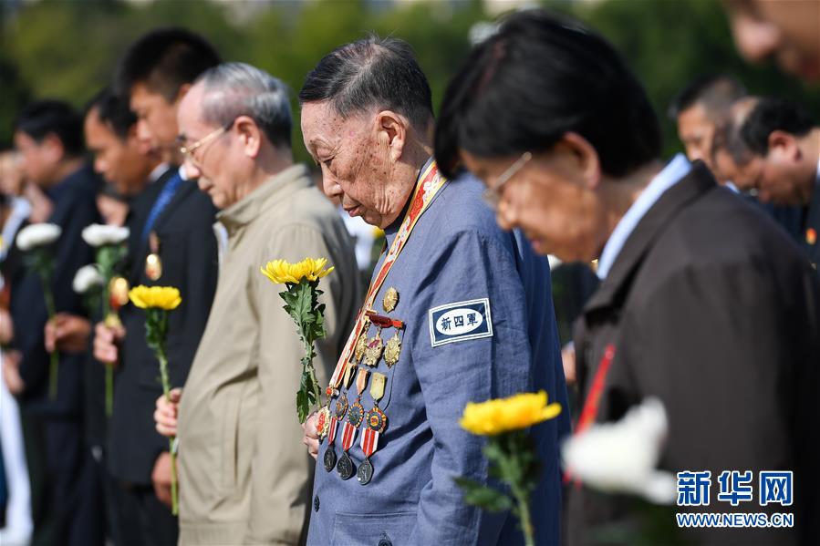 烈士記念日　人民英雄への献花式が北京で開催