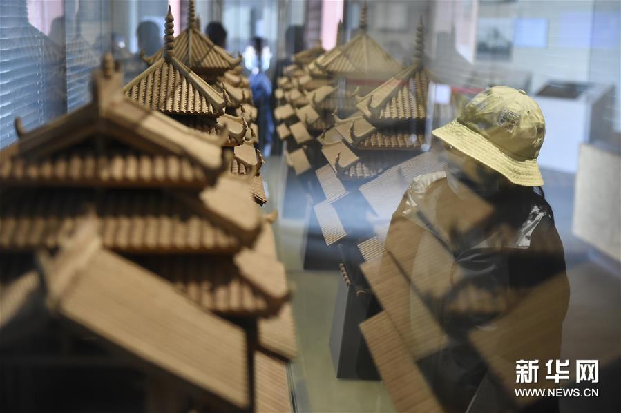 連休は博物館で　北京古代建築博物館に大勢の観光客