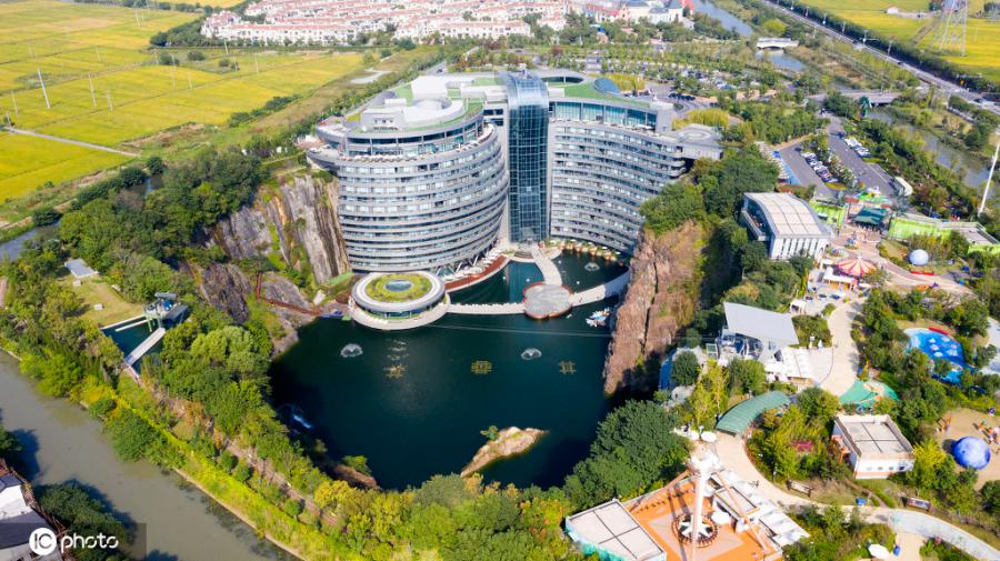 10月11日、上空から撮影した秋の上海世茂深坑洲際ホテル（写真著作権は東方ICが所有のため転載禁止）。