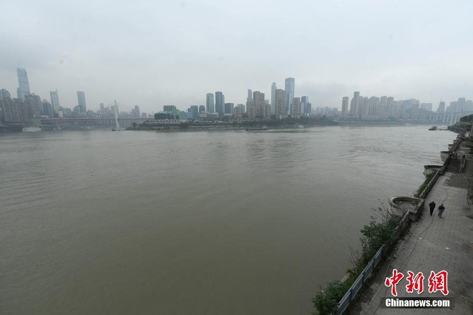三峡ダムの水位が上昇続け地表面の高さに近づく　重慶市