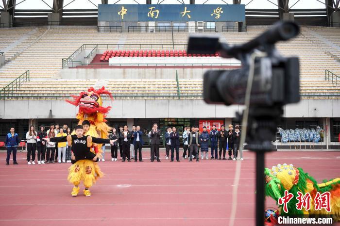 大学で「竜舞・獅子舞」のオンライン・ライブ授業