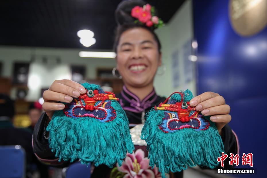 ミャオ族刺繍で豊かさを手に入れた女性たち 貴州省台江