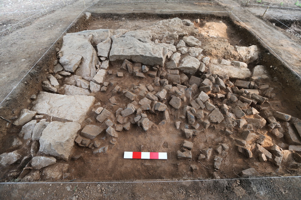 竜門石窟でインド高僧の墓とみられる唐代の塔の基礎発見