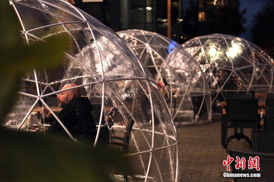「バブル型ドーム空間テーブル」で食事客にアピール　カナダ・トロント